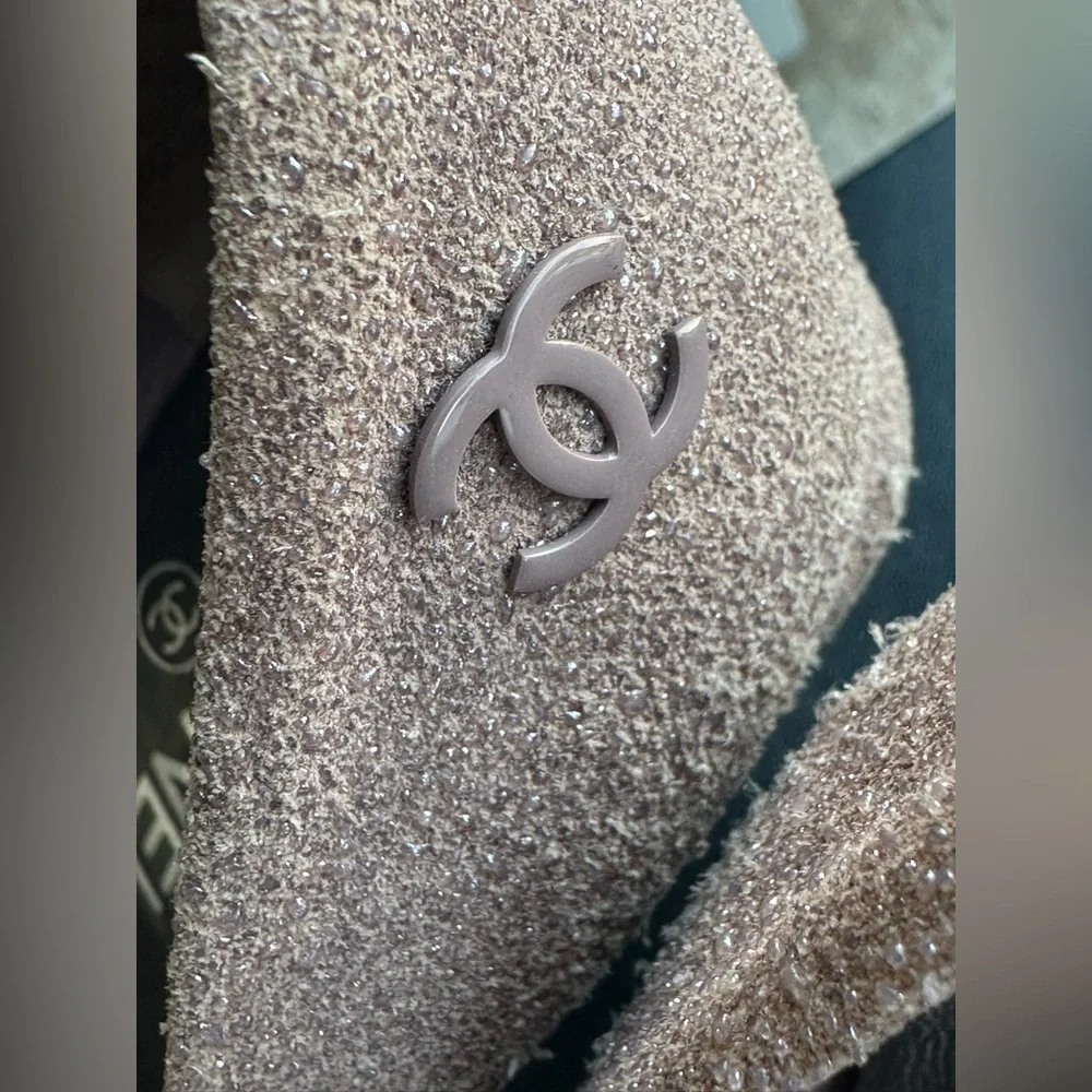 Vintage CHANEL Glitter Cap-Toe Suede Heels – Rare Size 35.5C - Picture 11 of 16